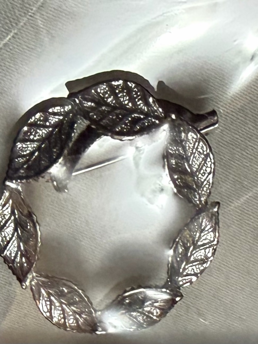 Vintage Silver Leaf Circle Brooch